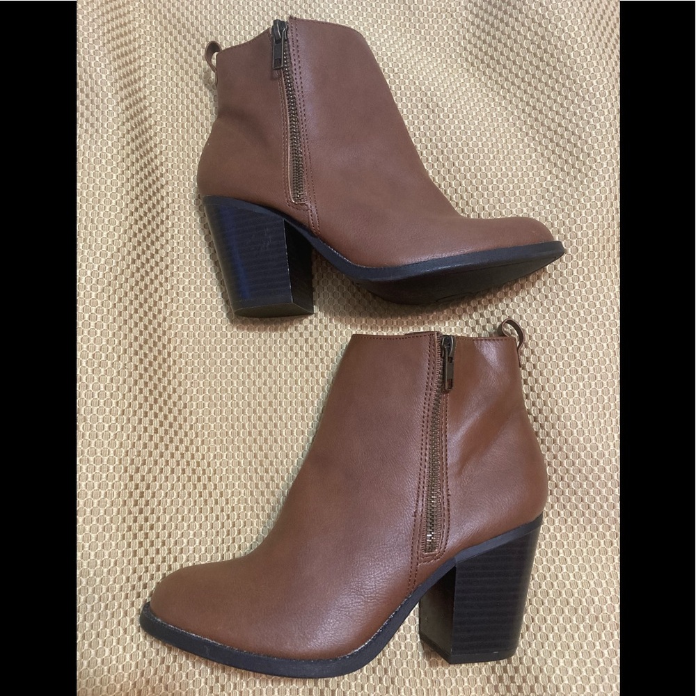 Attention Brown Zip Up Heeled Booties Sz 7M